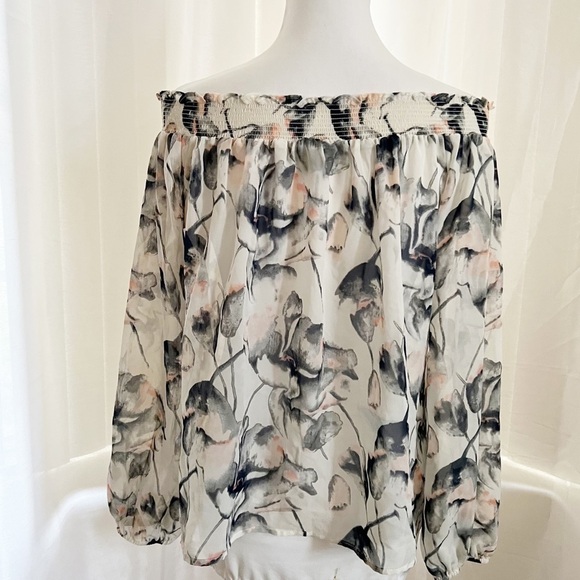 Floral off the shoulder Blouse Size M - Picture 4 of 7